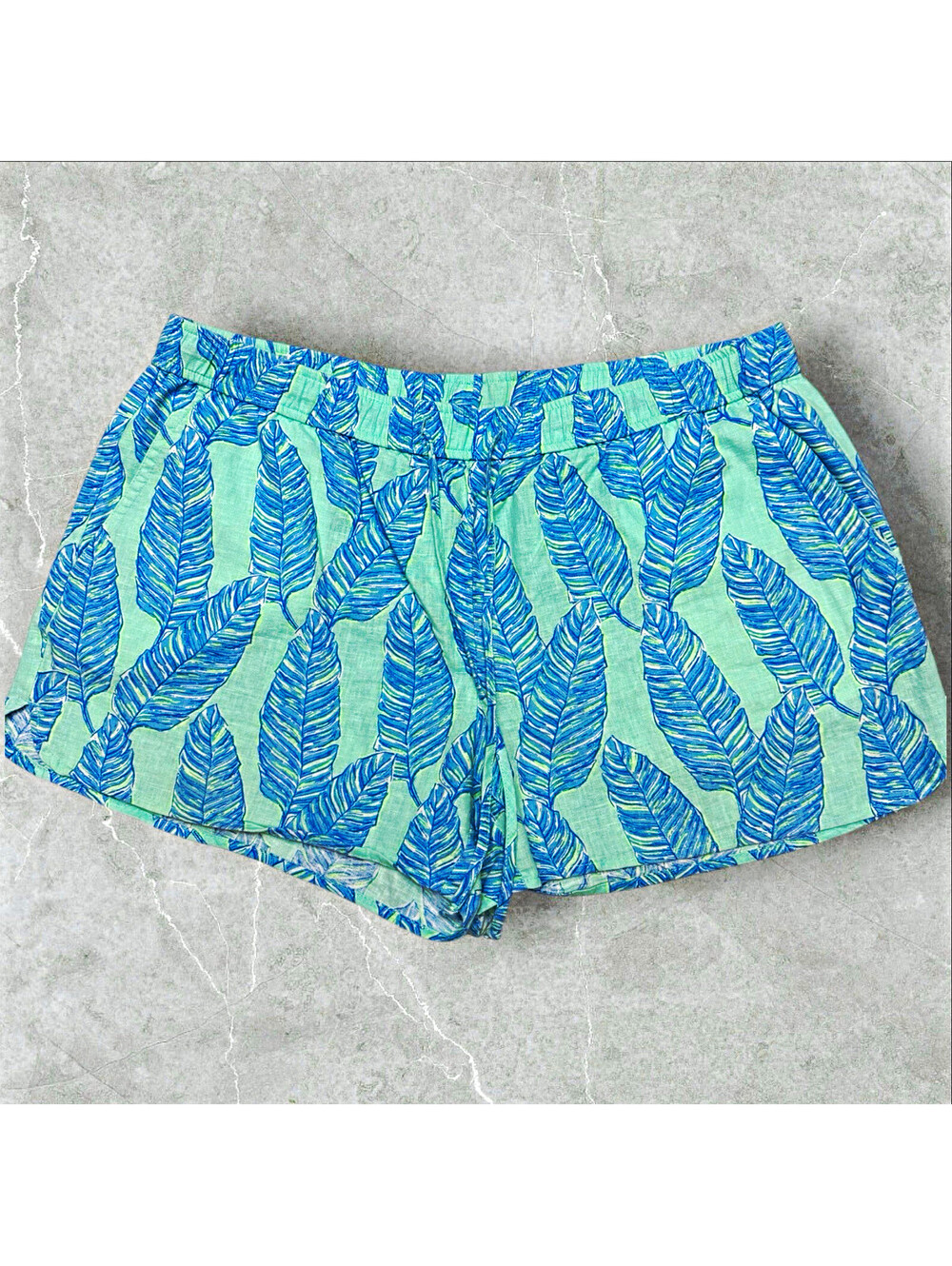 Vineyard Vines Women's Shorts M Green Blue Linen Cotton Tropical Leaf 3"
